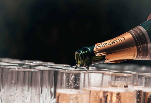 Explorando a Região de Champagne e Seus Famosos Vinhos Espumantes