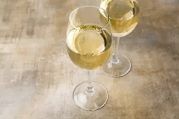 Como Investir em Vinho Branco: Guia para Iniciantes