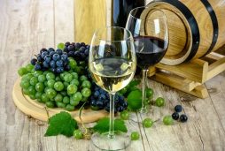 Vinho Branco: Conhecendo as Principais Uvas